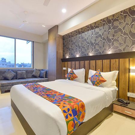 Fabhotel The Max Glory Индор Екстериор снимка