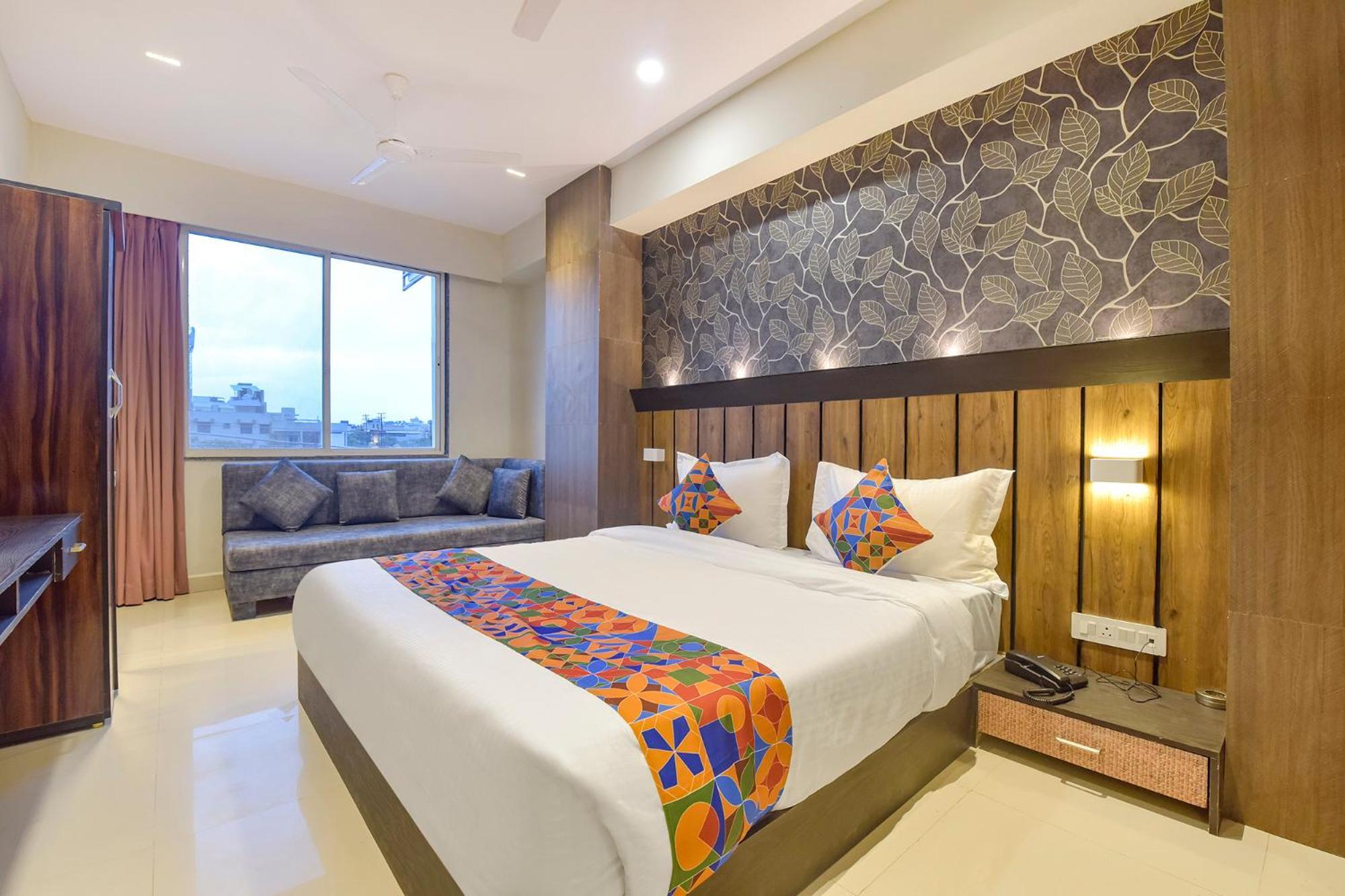 Fabhotel The Max Glory Индор Екстериор снимка
