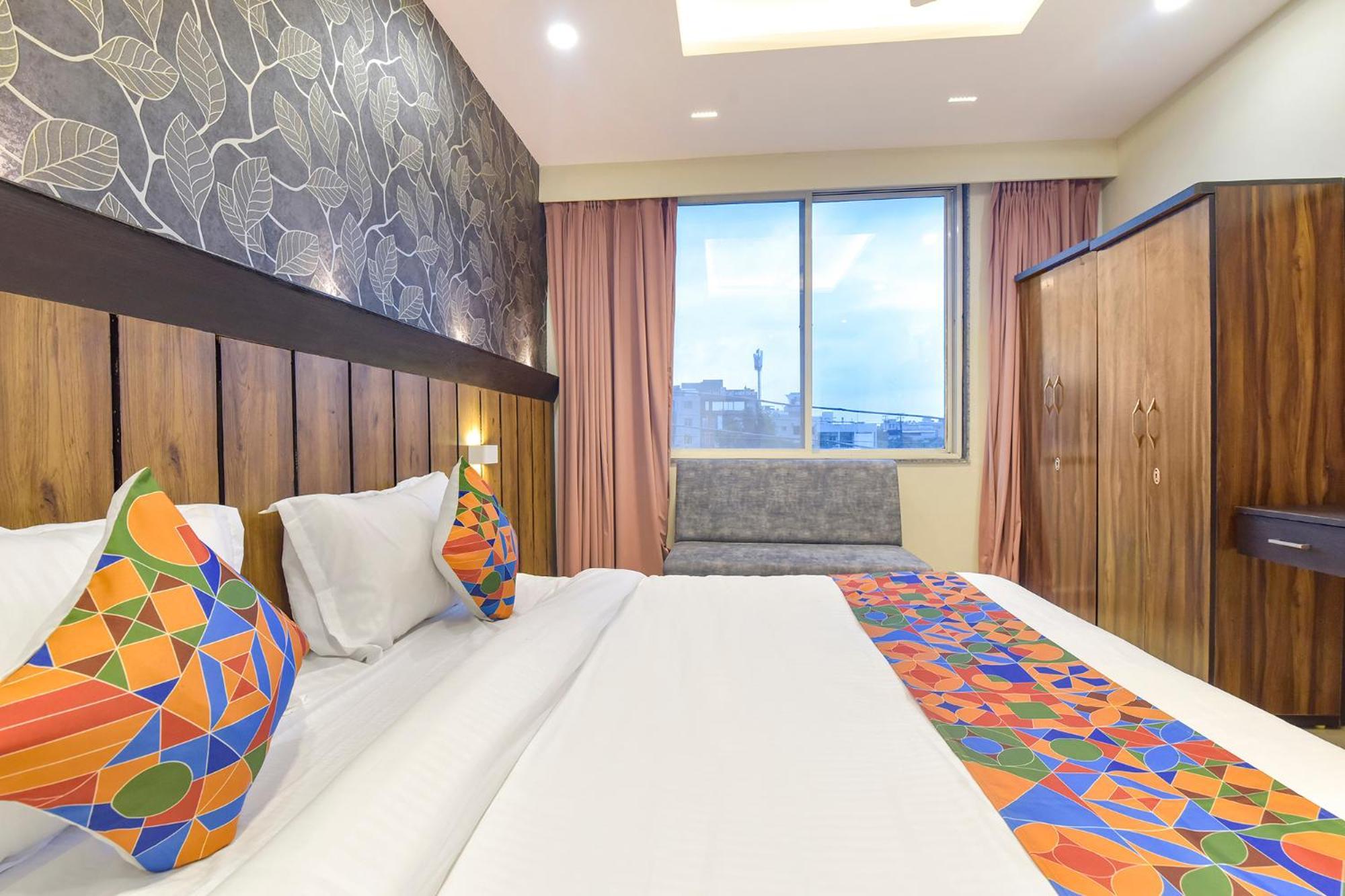 Fabhotel The Max Glory Индор Екстериор снимка