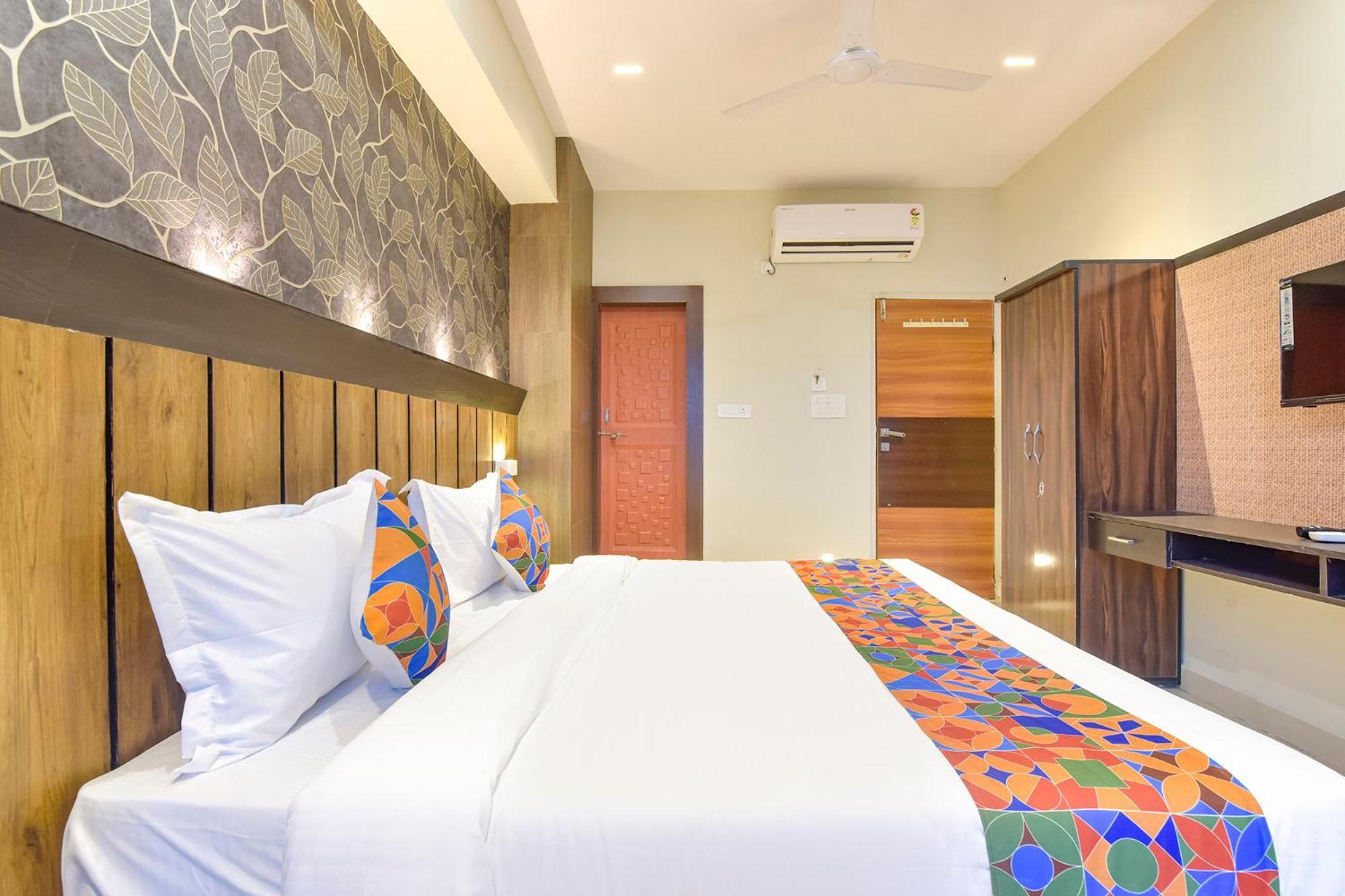 Fabhotel The Max Glory Индор Екстериор снимка