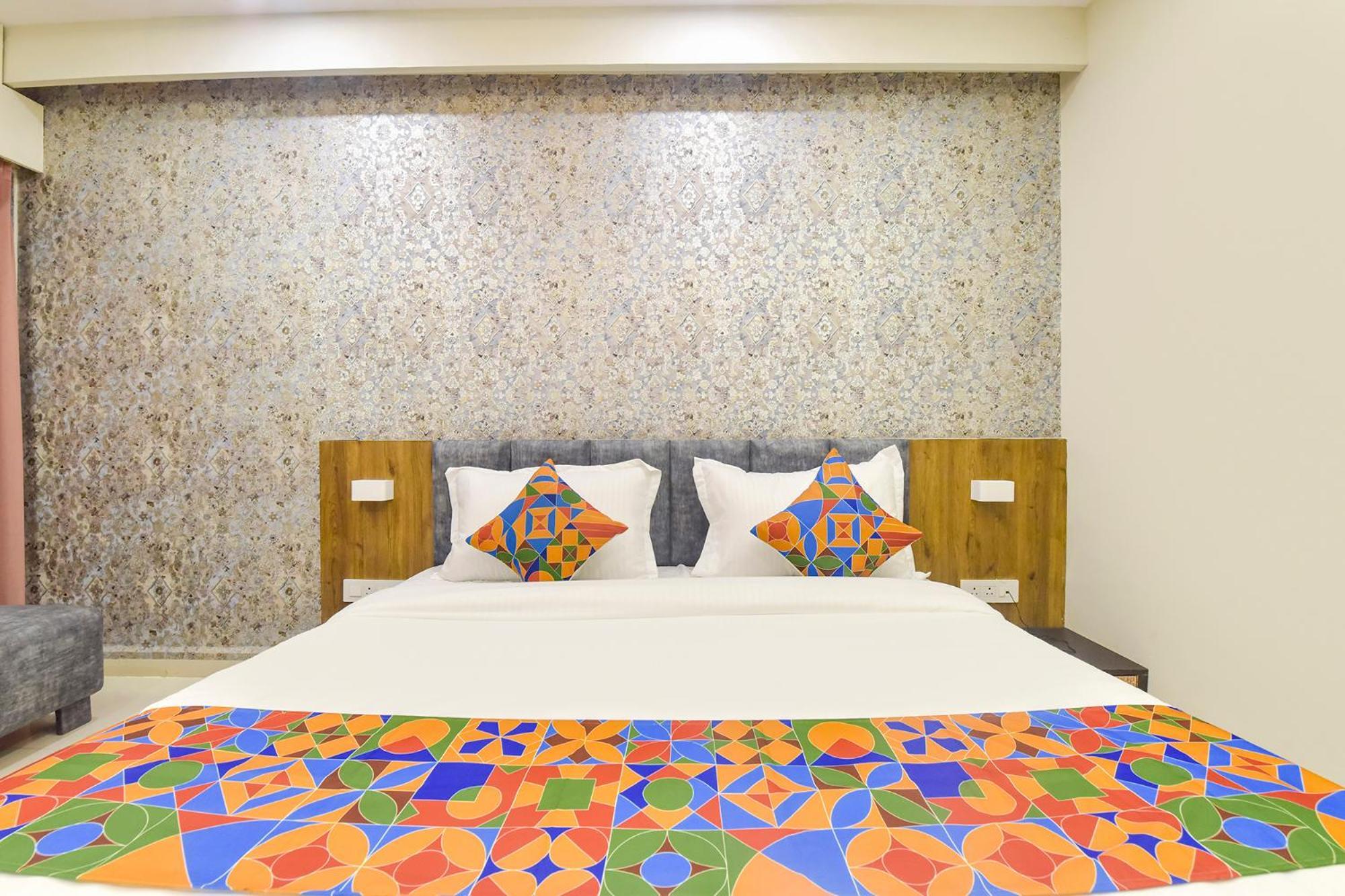Fabhotel The Max Glory Индор Екстериор снимка