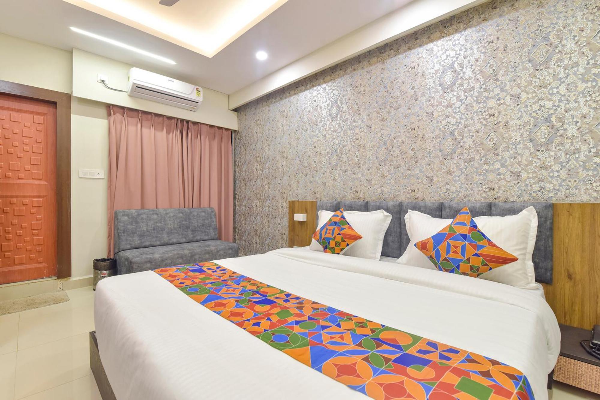 Fabhotel The Max Glory Индор Екстериор снимка