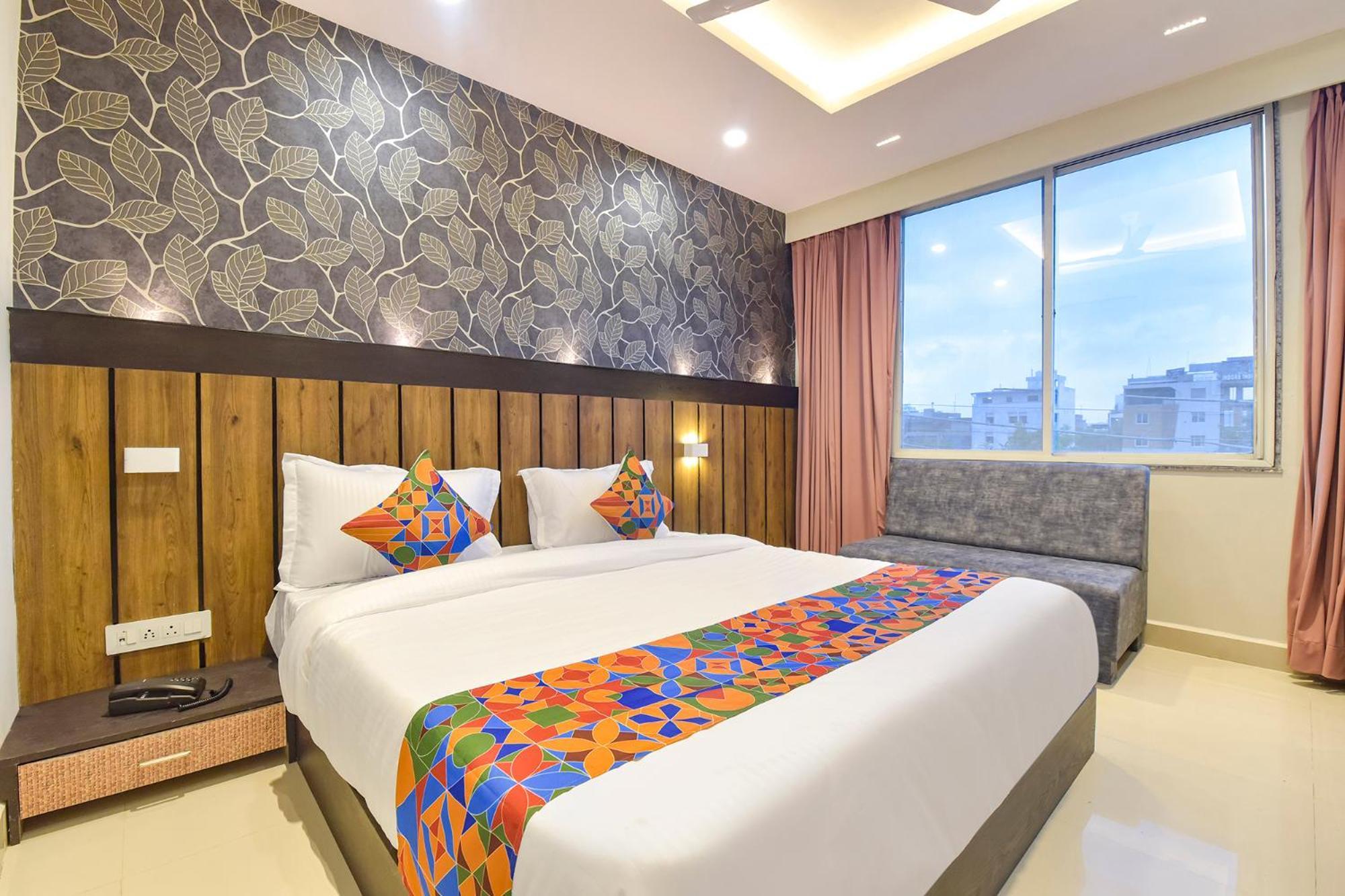Fabhotel The Max Glory Индор Екстериор снимка