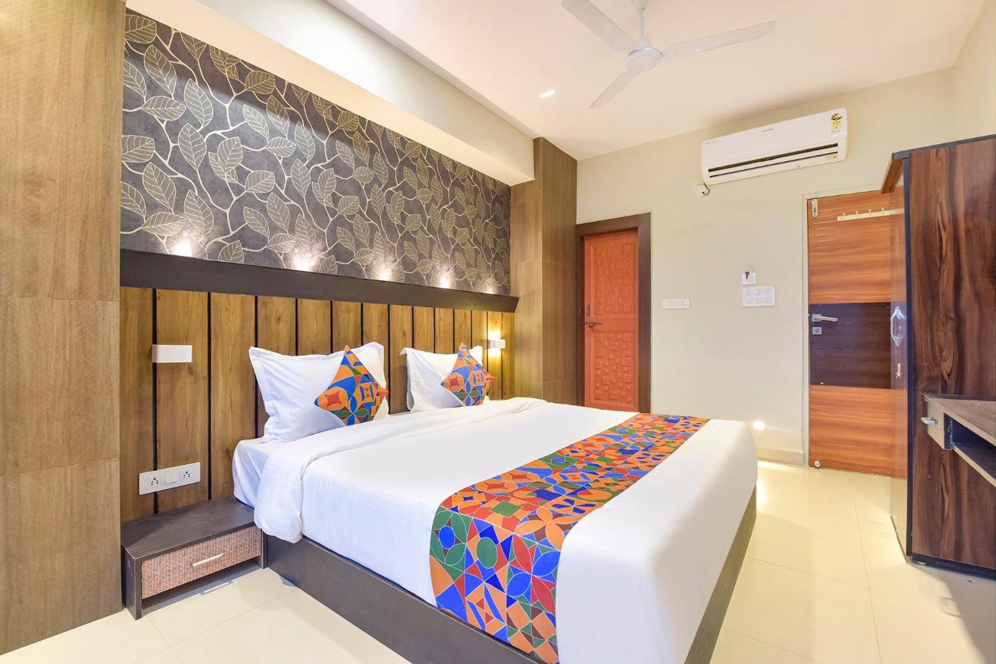 Fabhotel The Max Glory Индор Екстериор снимка