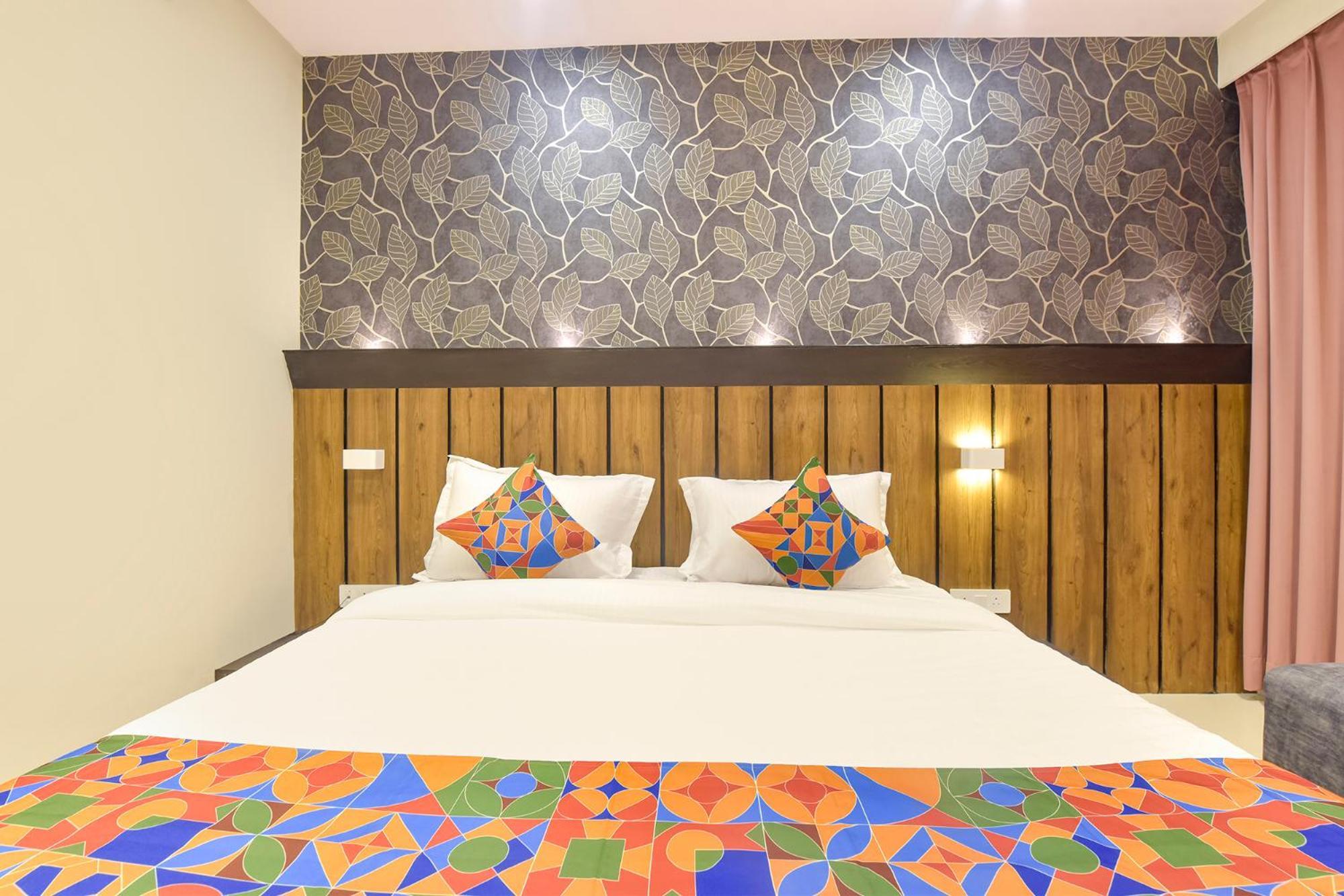 Fabhotel The Max Glory Индор Екстериор снимка