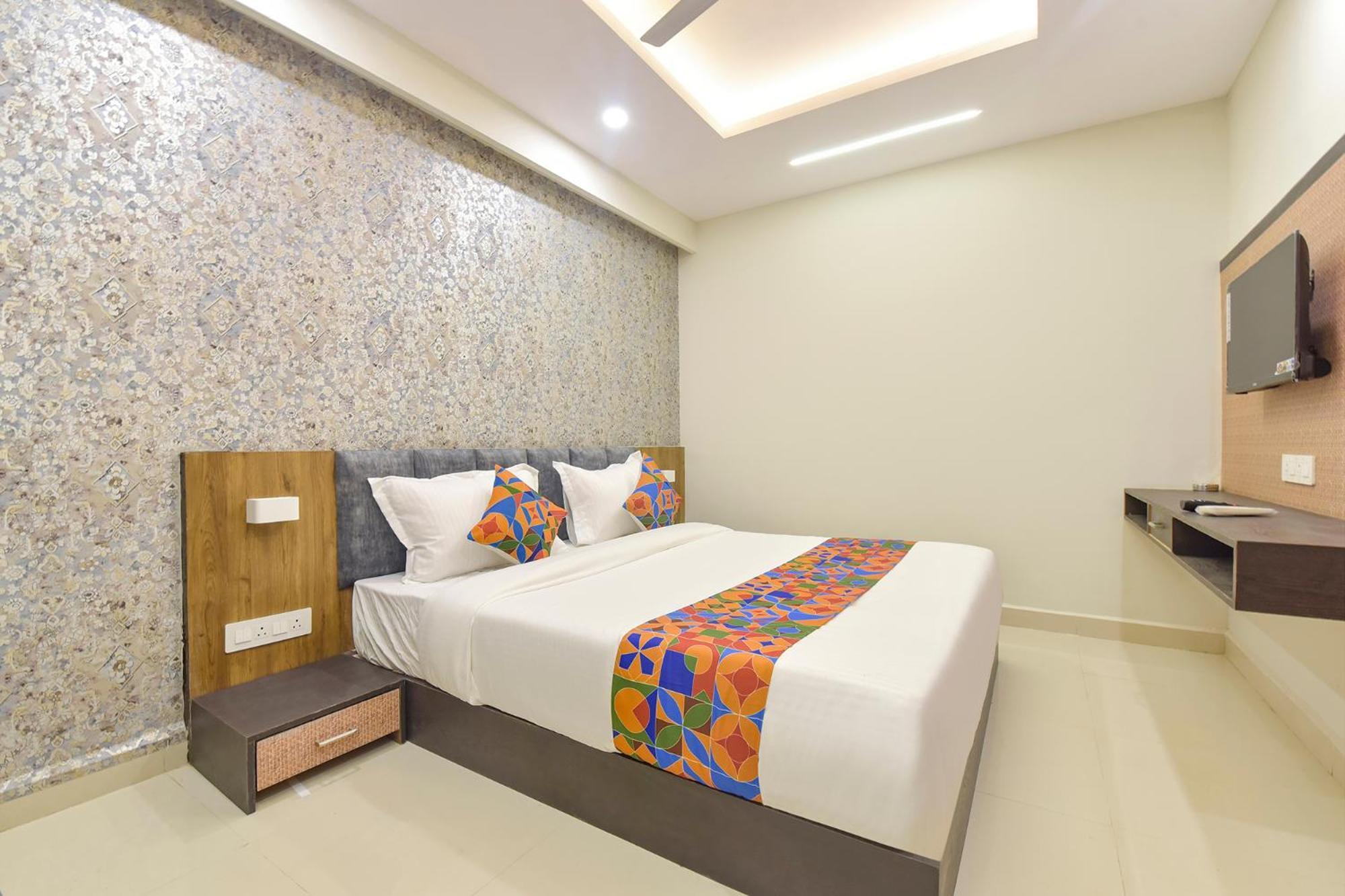 Fabhotel The Max Glory Индор Екстериор снимка