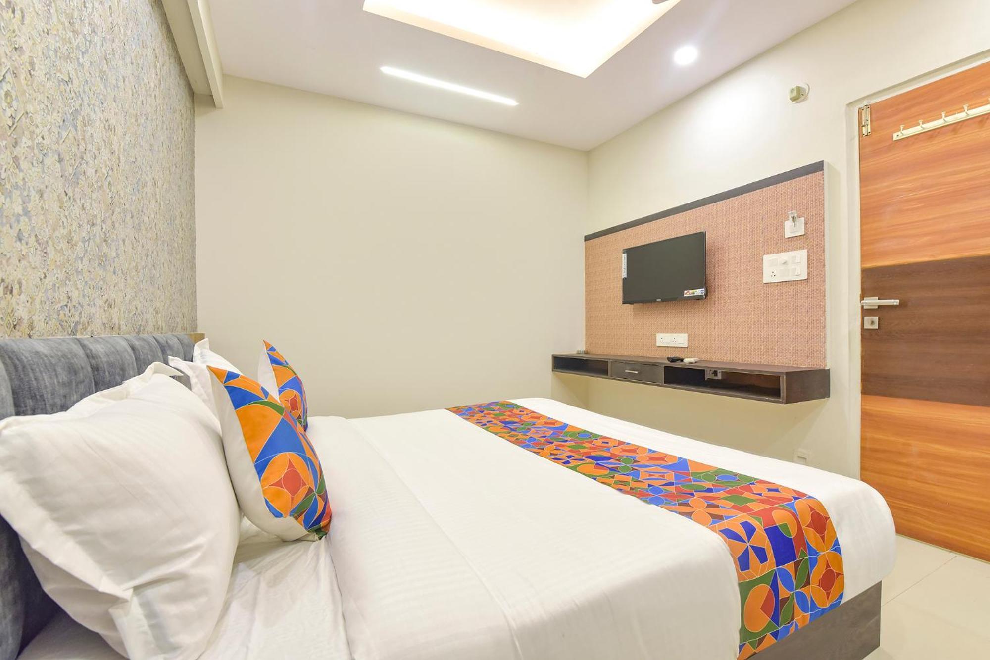Fabhotel The Max Glory Индор Екстериор снимка