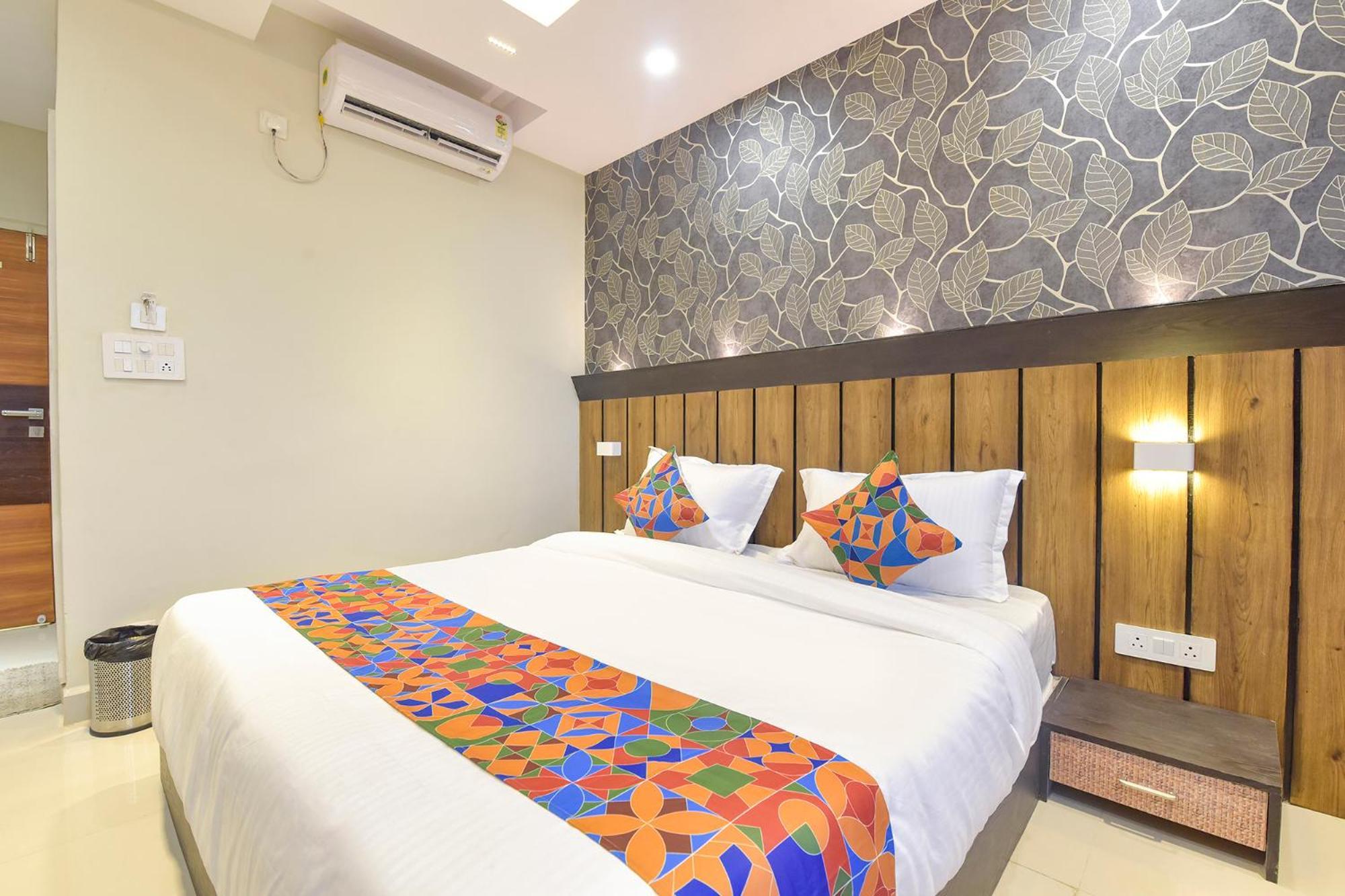 Fabhotel The Max Glory Индор Екстериор снимка