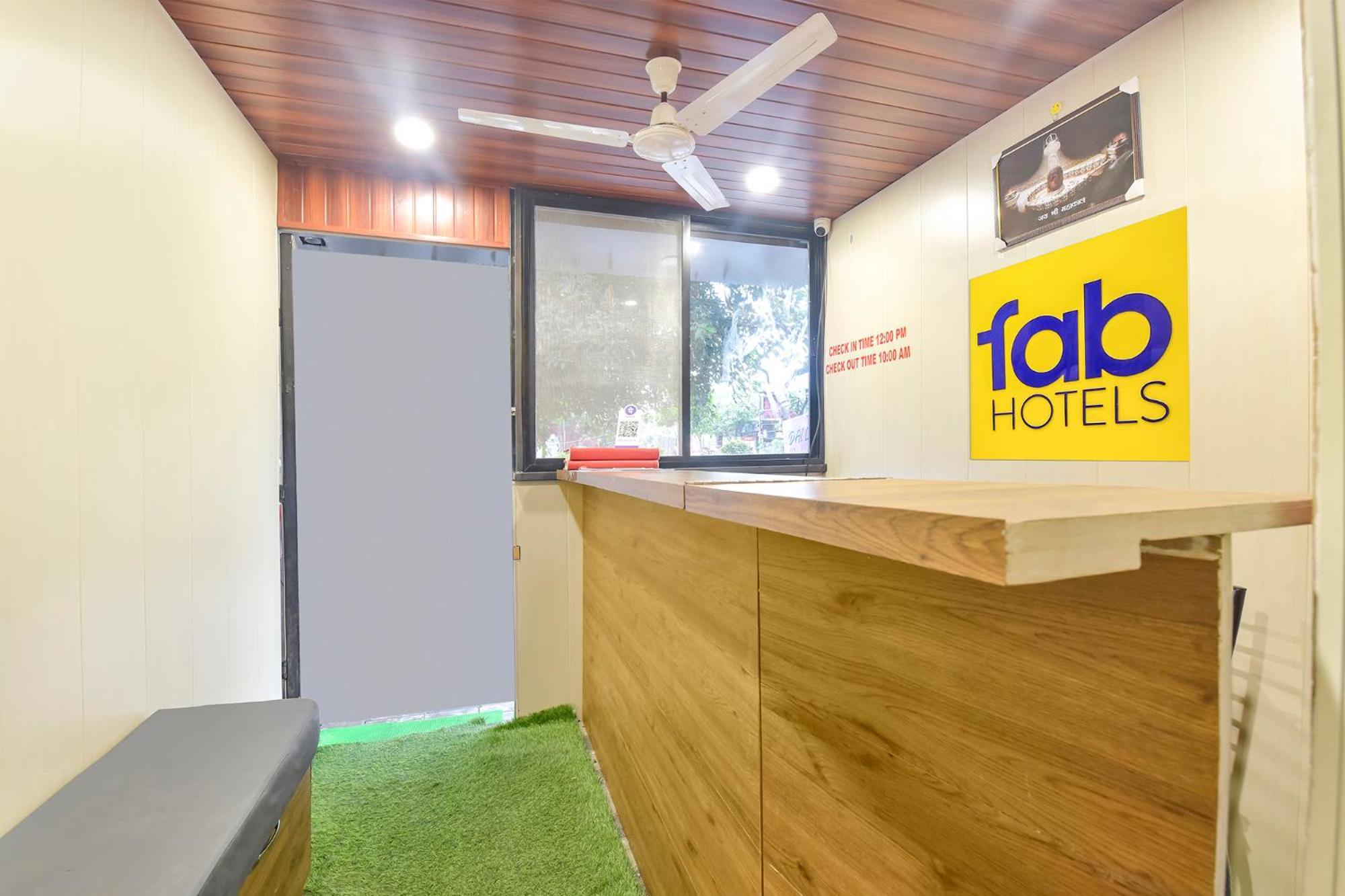 Fabhotel The Max Glory Индор Екстериор снимка